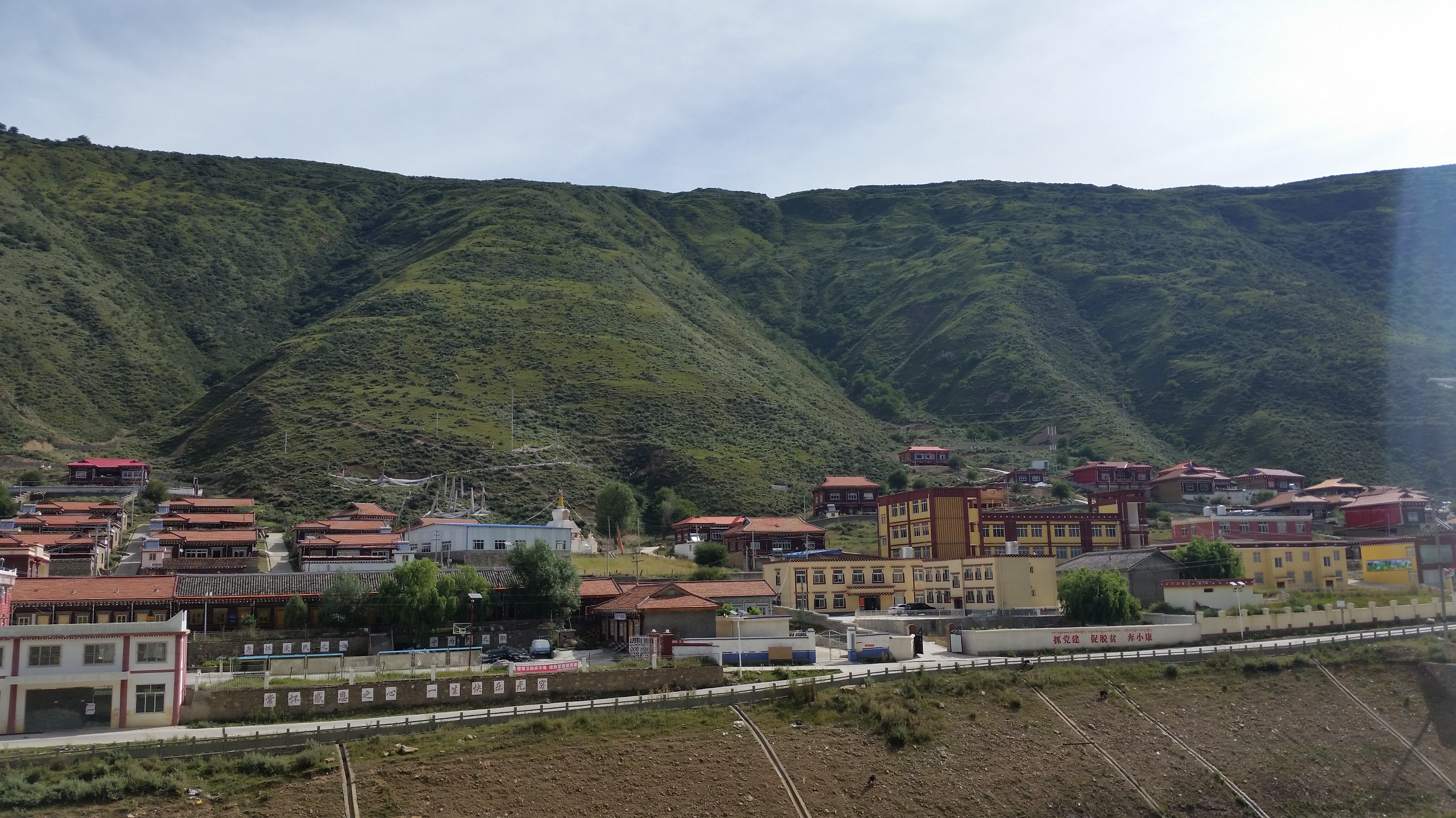 August 22: From Drango(炉霍,བྲག་འགོ) to Garze (甘孜，དཀར་མཛེས་) , 3170 m altitude Август 22: От Дранго(炉霍,བྲག་འགོ) към Гардзъ (甘孜，དཀར