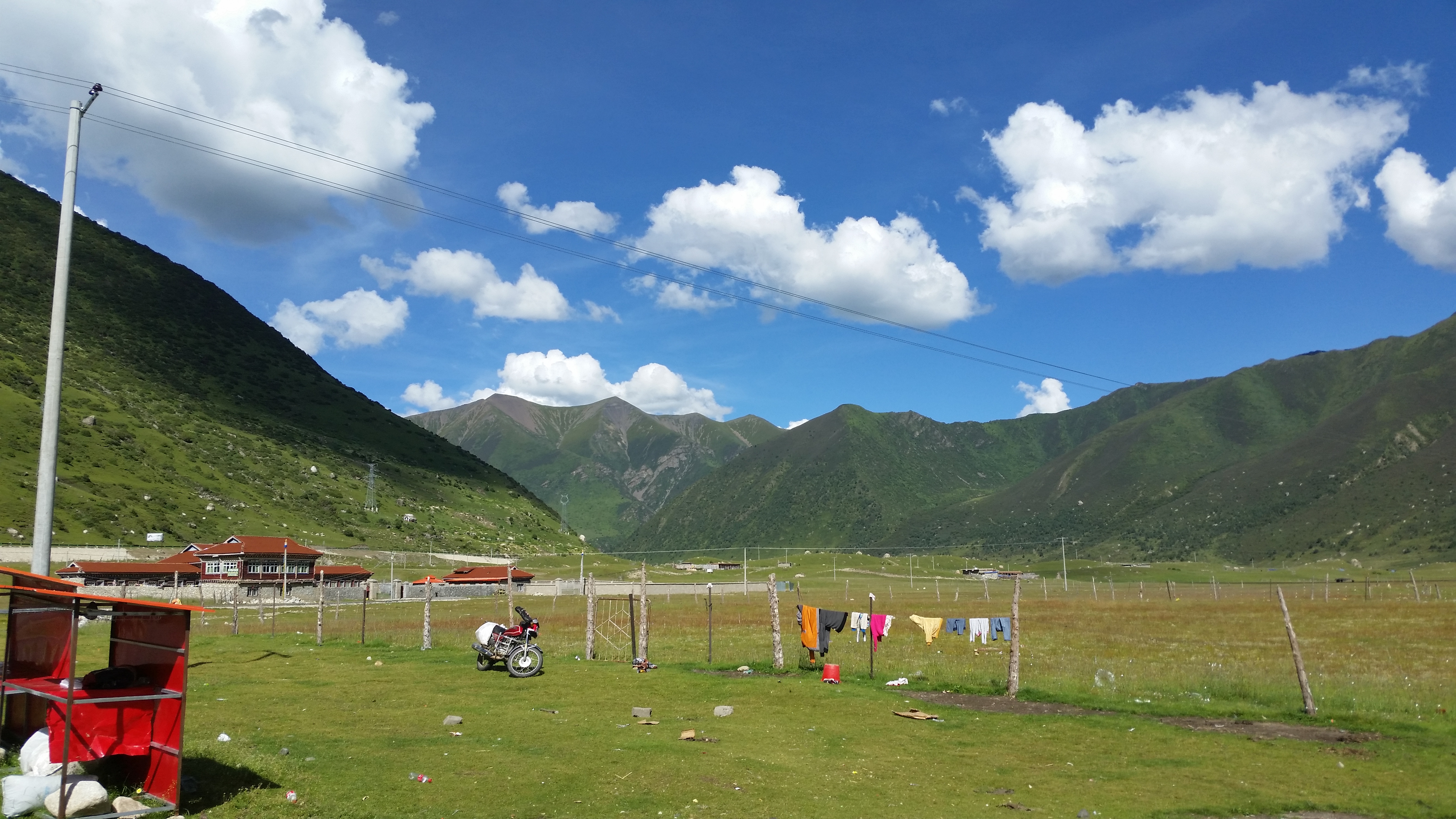 August 22: Yilhun Lha Tso (玉隆拉措，ཡི་ལྷུན་ལྷ་མཚོ་མ) , 4020 m altitude Август 22: Илхун Ла Цо (玉隆拉措，ཡི་ལྷུན་ལྷ་མཚོ་མ) , 4020 м висо