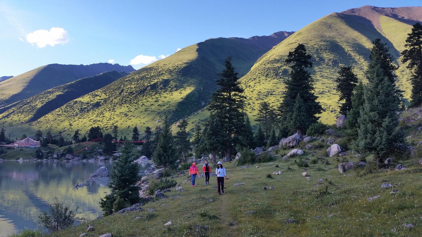 August 22: From Garze (甘孜，དཀར་མཛེས་) to Manigango (马尼干戈) , 3790 m altitude Август 22: От Гардзъ (甘孜，དཀར་མཛེས་) към Маниганго (马尼