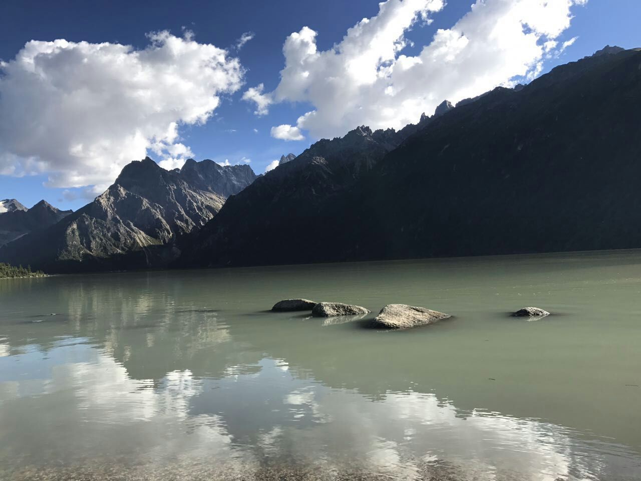 August 22: Yilhun Lha Tso (玉隆拉措，ཡི་ལྷུན་ལྷ་མཚོ་མ) , 4020 m altitude Август 22: Илхун Ла Цо (玉隆拉措，ཡི་ལྷུན་ལྷ་མཚོ་མ) , 4020 м висо