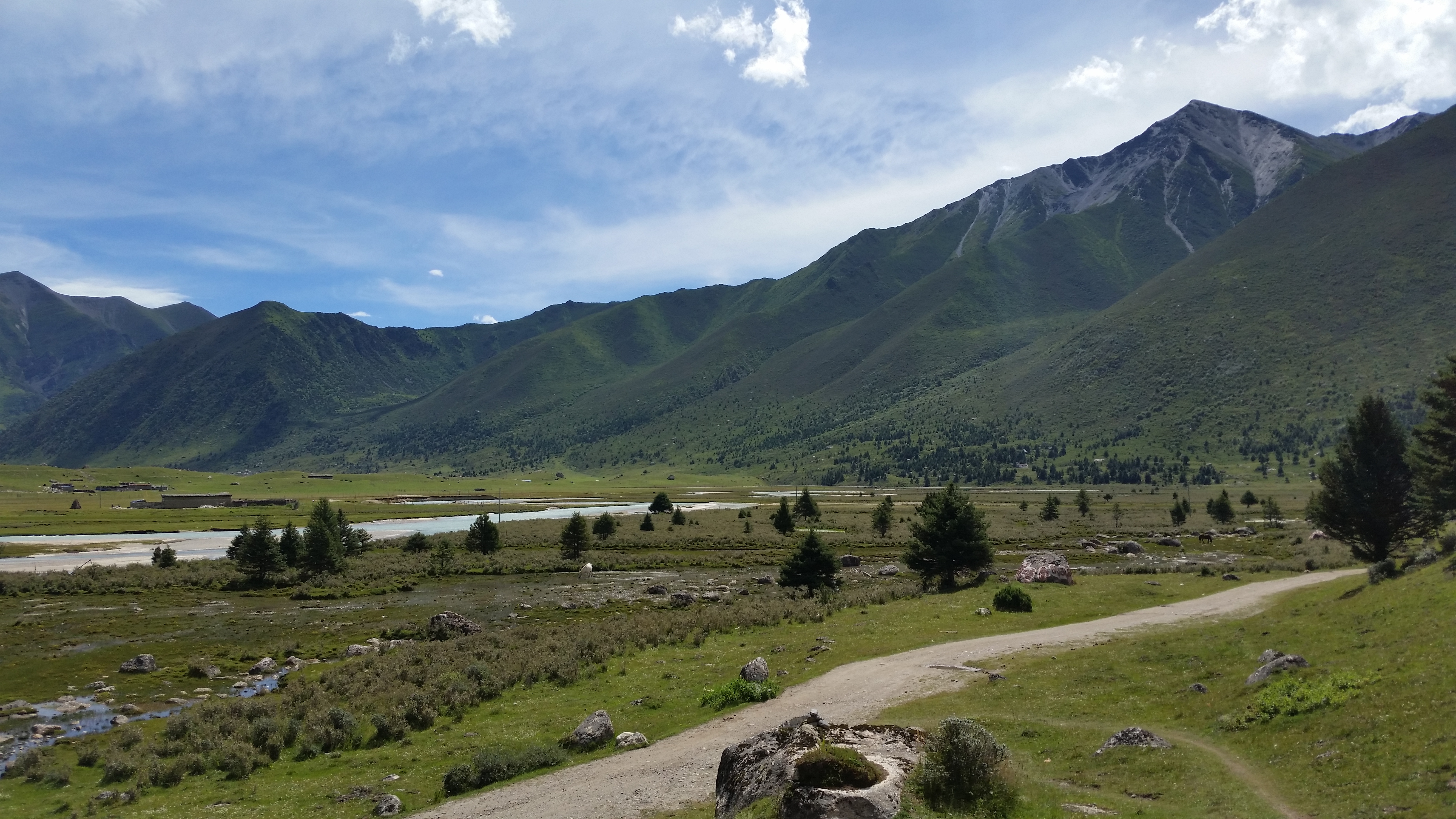 August 23: Yilhun Lha Tso (玉隆拉措，ཡི་ལྷུན་ལྷ་མཚོ་མ) , 4020 m altitude Август 23: Илхун Ла Цо (玉隆拉措，ཡི་ལྷུན་ལྷ་མཚོ་མ) , 4020 м висо