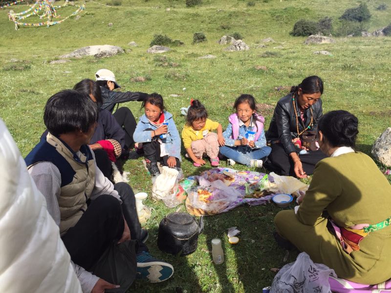 August 23: Yilhun Lha Tso (玉隆拉措，ཡི་ལྷུན་ལྷ་མཚོ་མ) , 4020 m altitude Август 23: Илхун Ла Цо (玉隆拉措，ཡི་ལྷུན་ལྷ་མཚོ་མ) , 4020 м висо