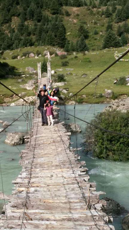 August 23: Yilhun Lha Tso (玉隆拉措，ཡི་ལྷུན་ལྷ་མཚོ་མ) , 4020 m altitude Август 23: Илхун Ла Цо (玉隆拉措，ཡི་ལྷུན་ལྷ་མཚོ་མ) , 4020 м висо