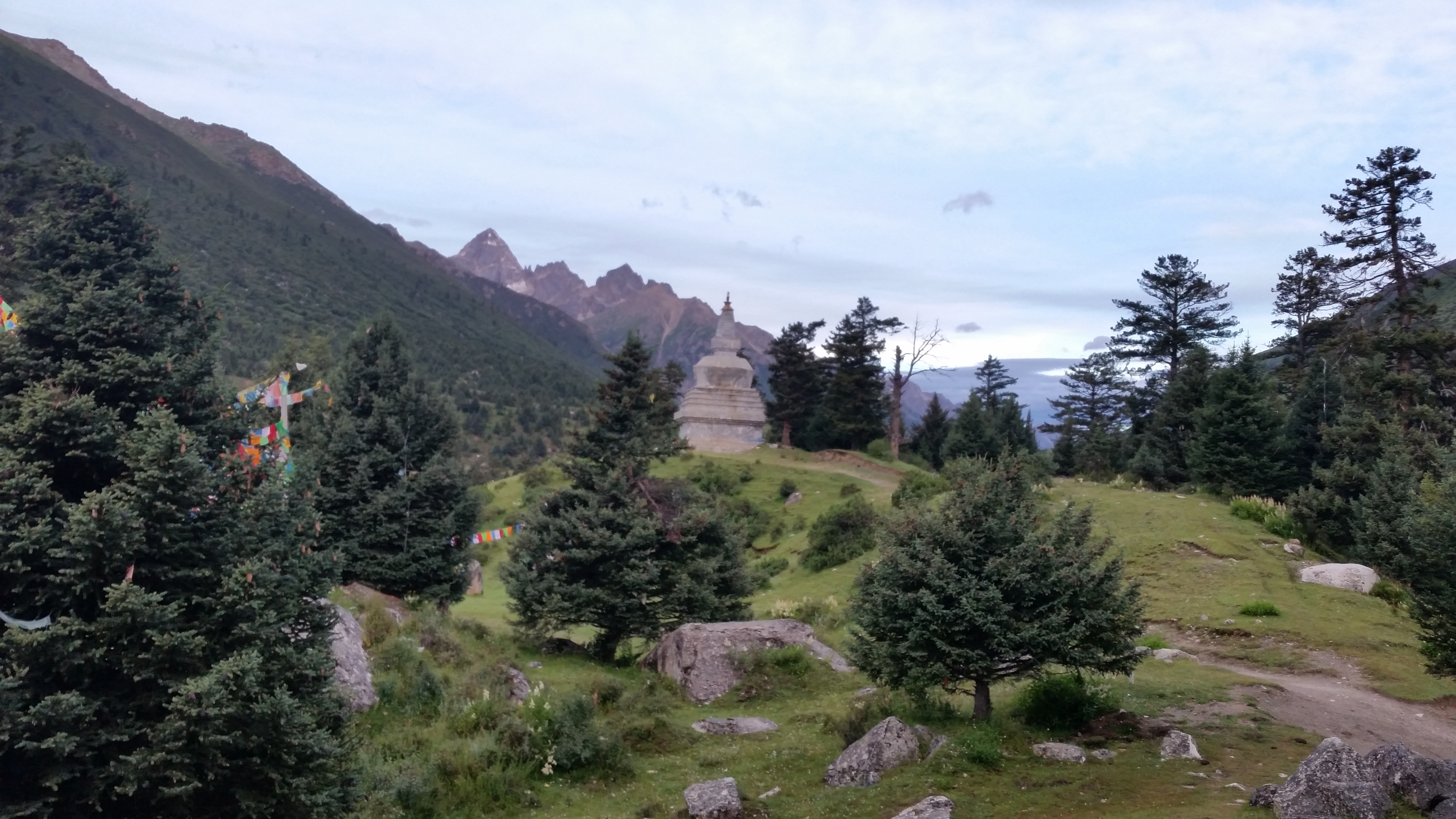 August 23: Yilhun Lha Tso (玉隆拉措，ཡི་ལྷུན་ལྷ་མཚོ་མ) , 4020 m altitude Август 23: Илхун Ла Цо (玉隆拉措，ཡི་ལྷུན་ལྷ་མཚོ་མ) , 4020 м висо