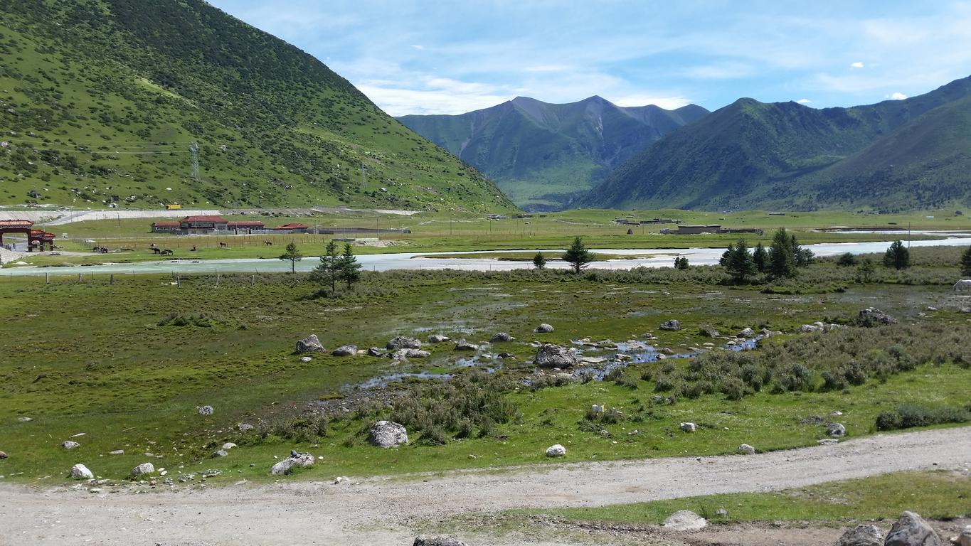 August 23: Yilhun Lha Tso (玉隆拉措，ཡི་ལྷུན་ལྷ་མཚོ་མ) , 4020 m altitude Август 23: Илхун Ла Цо (玉隆拉措，ཡི་ལྷུན་ལྷ་མཚོ་མ) , 4020 м висо