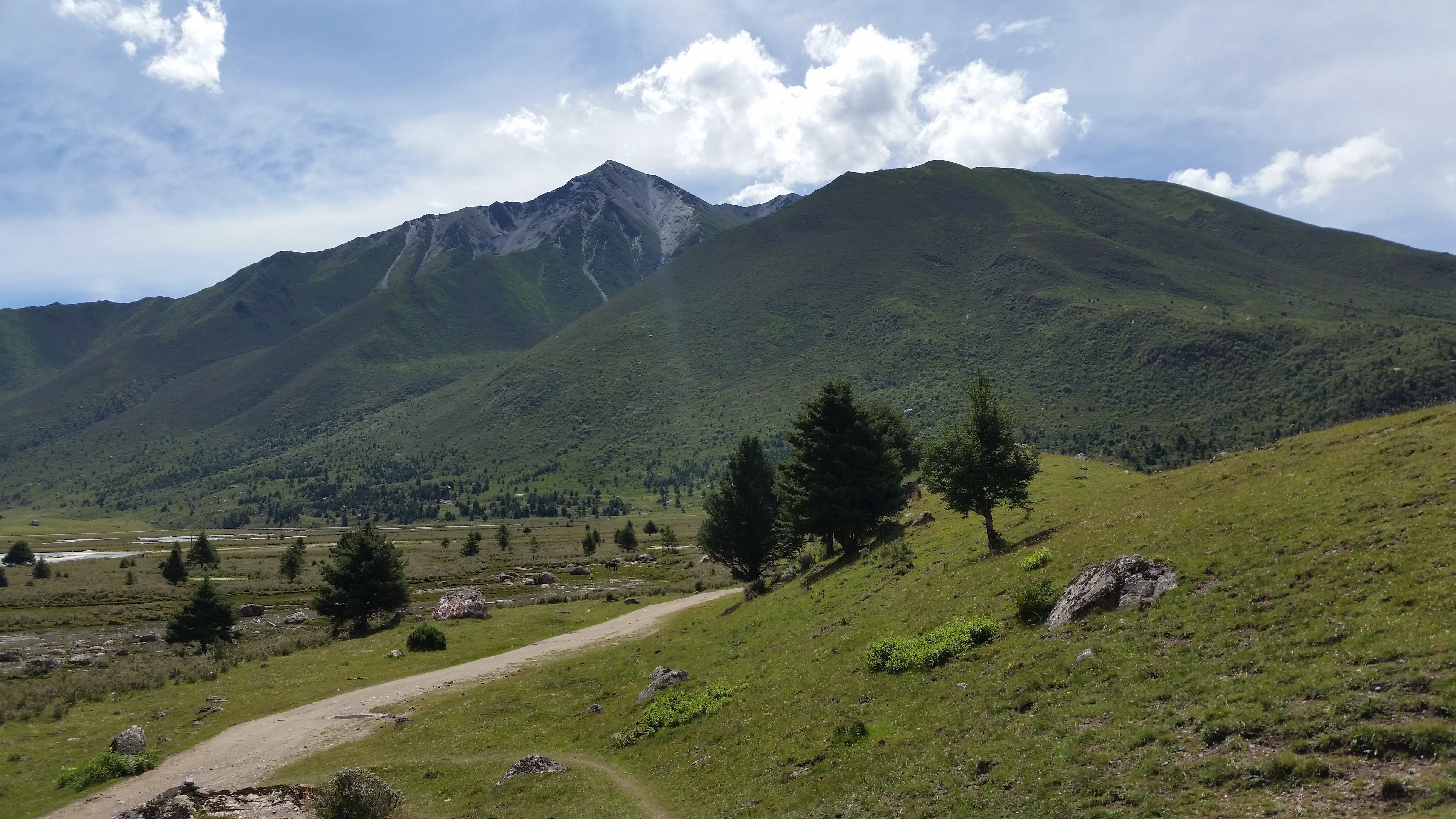 August 23: Yilhun Lha Tso (玉隆拉措，ཡི་ལྷུན་ལྷ་མཚོ་མ) , 4020 m altitude Август 23: Илхун Ла Цо (玉隆拉措，ཡི་ལྷུན་ལྷ་མཚོ་མ) , 4020 м висо