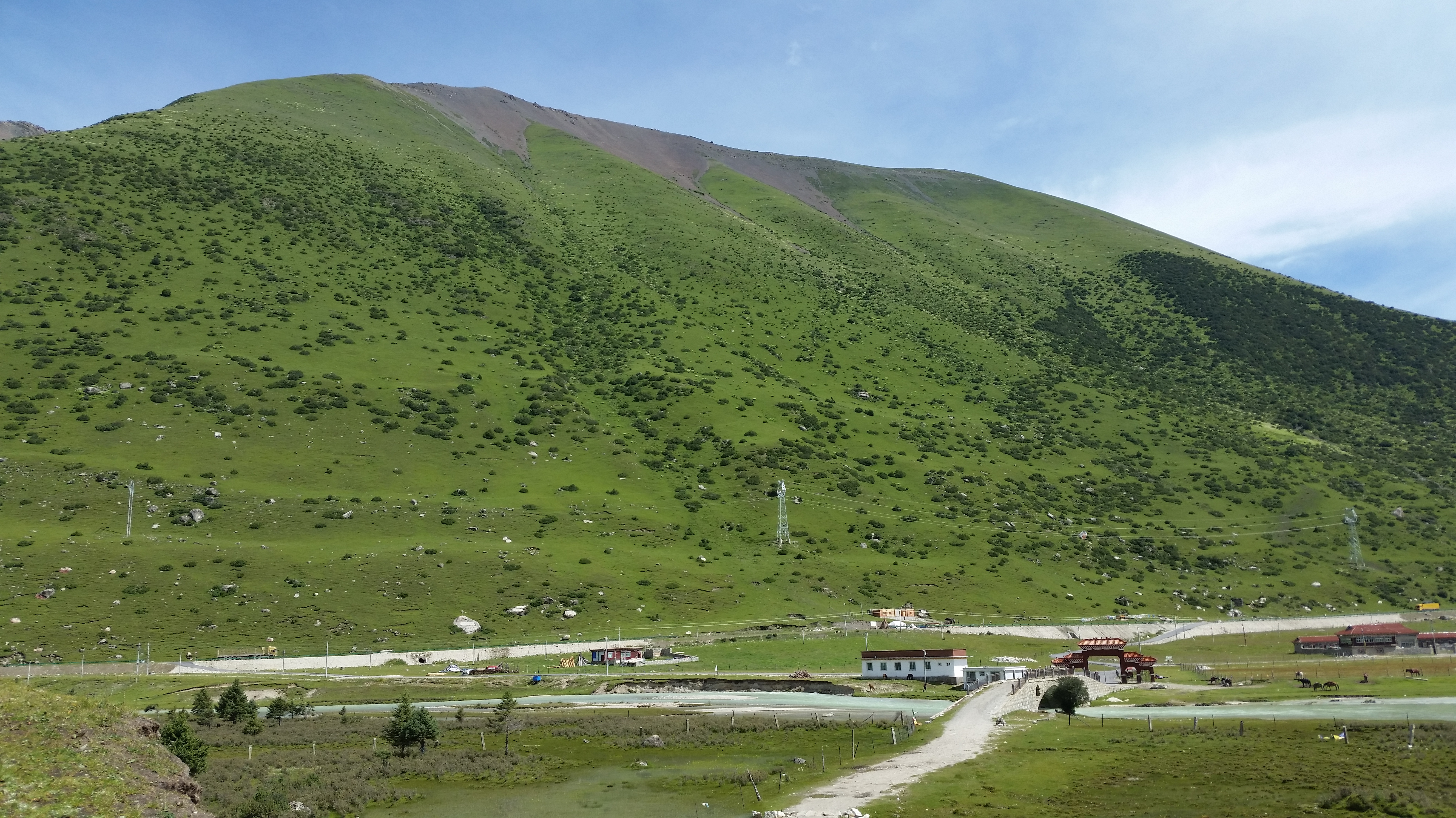 August 23: Yilhun Lha Tso (玉隆拉措，ཡི་ལྷུན་ལྷ་མཚོ་མ) , 4020 m altitude Август 23: Илхун Ла Цо (玉隆拉措，ཡི་ལྷུན་ལྷ་མཚོ་མ) , 4020 м висо