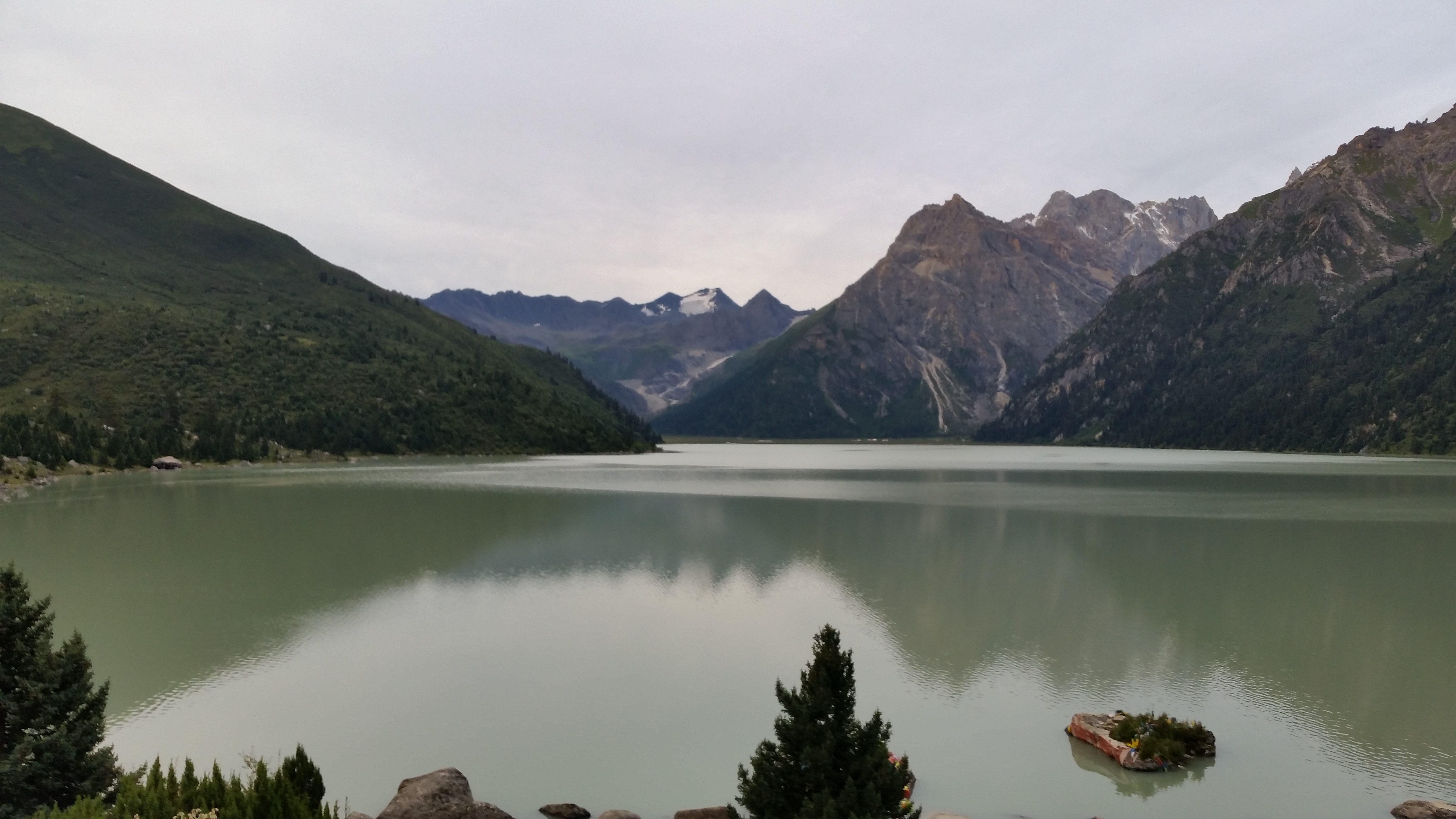 August 23: Yilhun Lha Tso (玉隆拉措，ཡི་ལྷུན་ལྷ་མཚོ་མ) , 4020 m altitude Август 23: Илхун Ла Цо (玉隆拉措，ཡི་ལྷུན་ལྷ་མཚོ་མ) , 4020 м висо