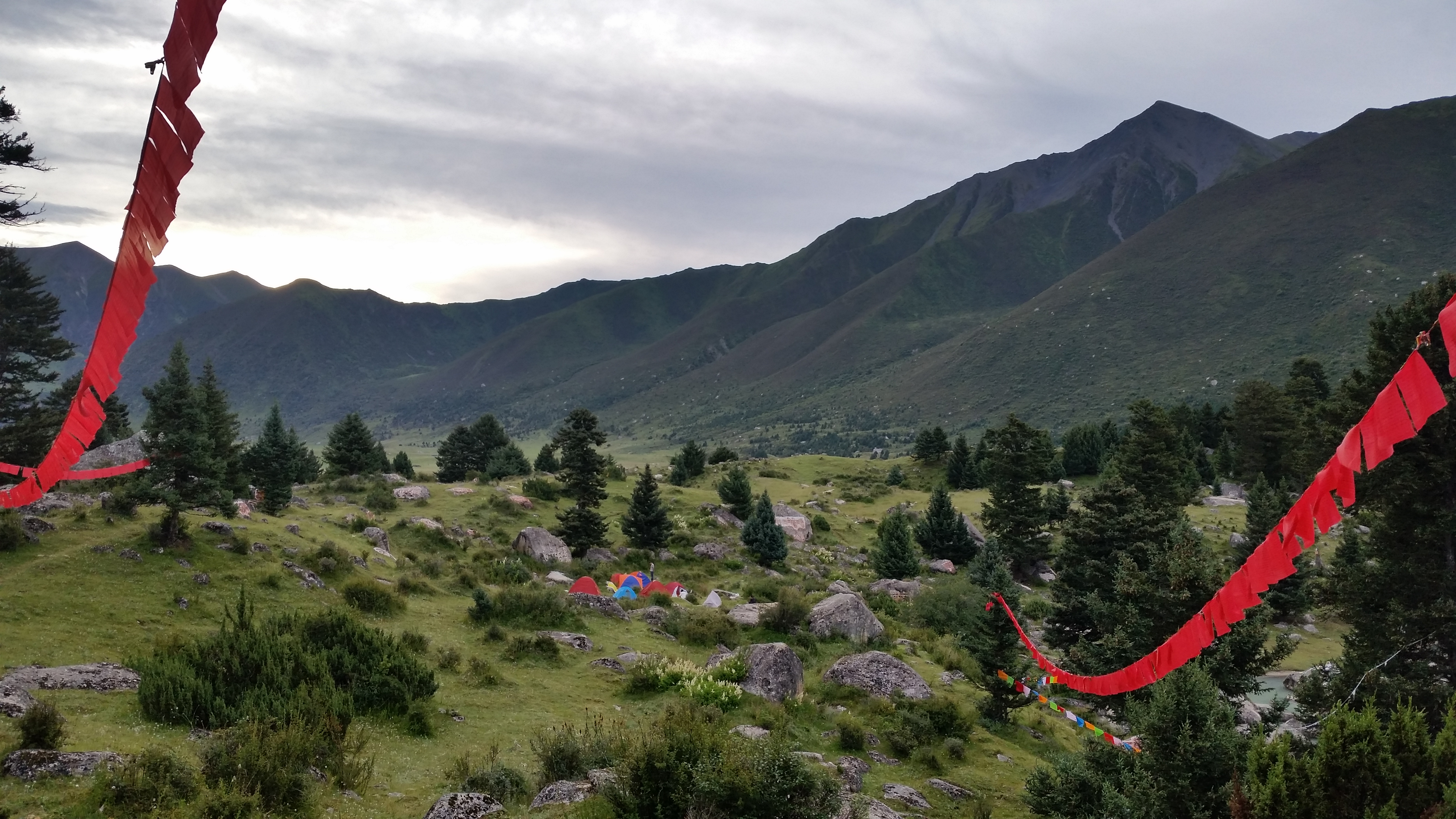 August 23: Yilhun Lha Tso (玉隆拉措，ཡི་ལྷུན་ལྷ་མཚོ་མ) , 4020 m altitude Август 23: Илхун Ла Цо (玉隆拉措，ཡི་ལྷུན་ལྷ་མཚོ་མ) , 4020 м висо