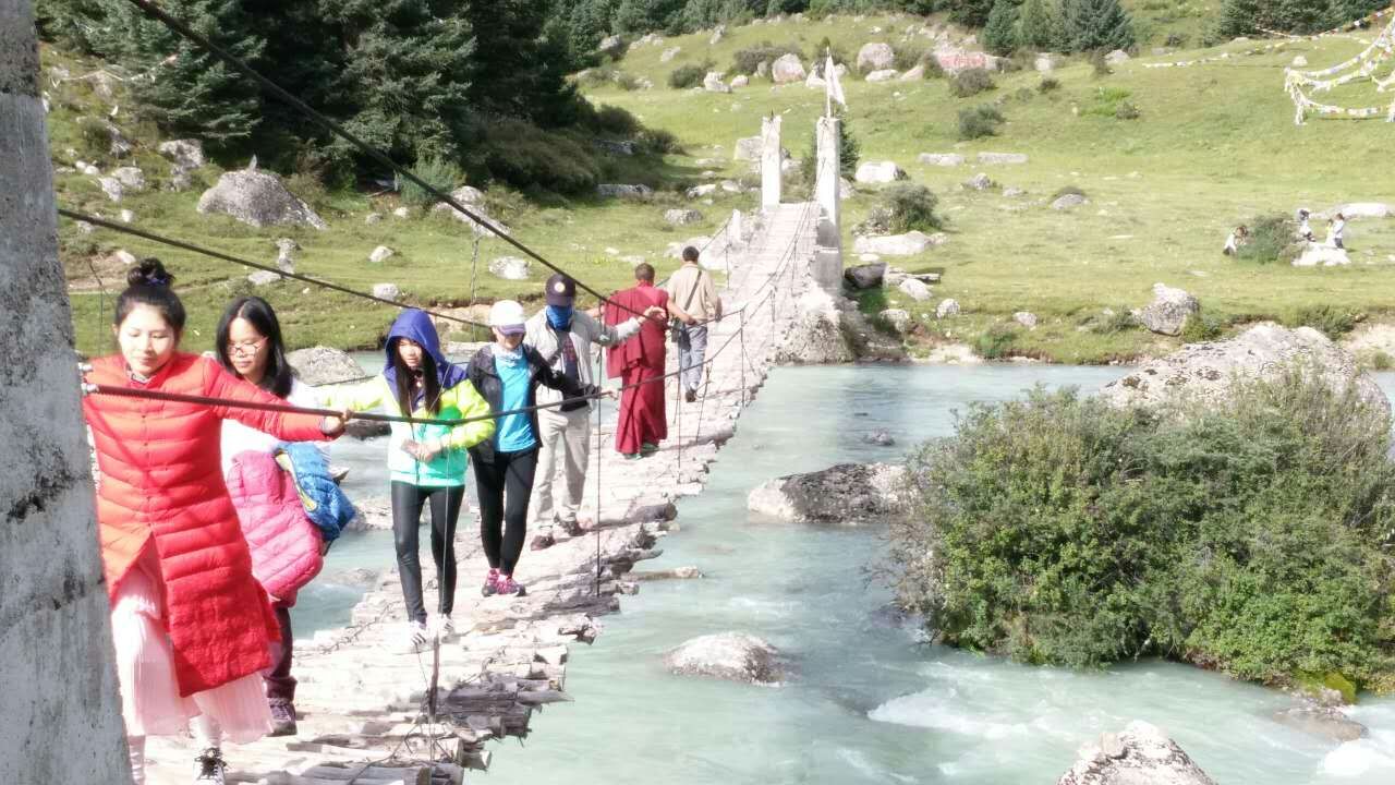 August 23: Yilhun Lha Tso (玉隆拉措，ཡི་ལྷུན་ལྷ་མཚོ་མ) , 4020 m altitude Август 23: Илхун Ла Цо (玉隆拉措，ཡི་ལྷུན་ལྷ་མཚོ་མ) , 4020 м висо