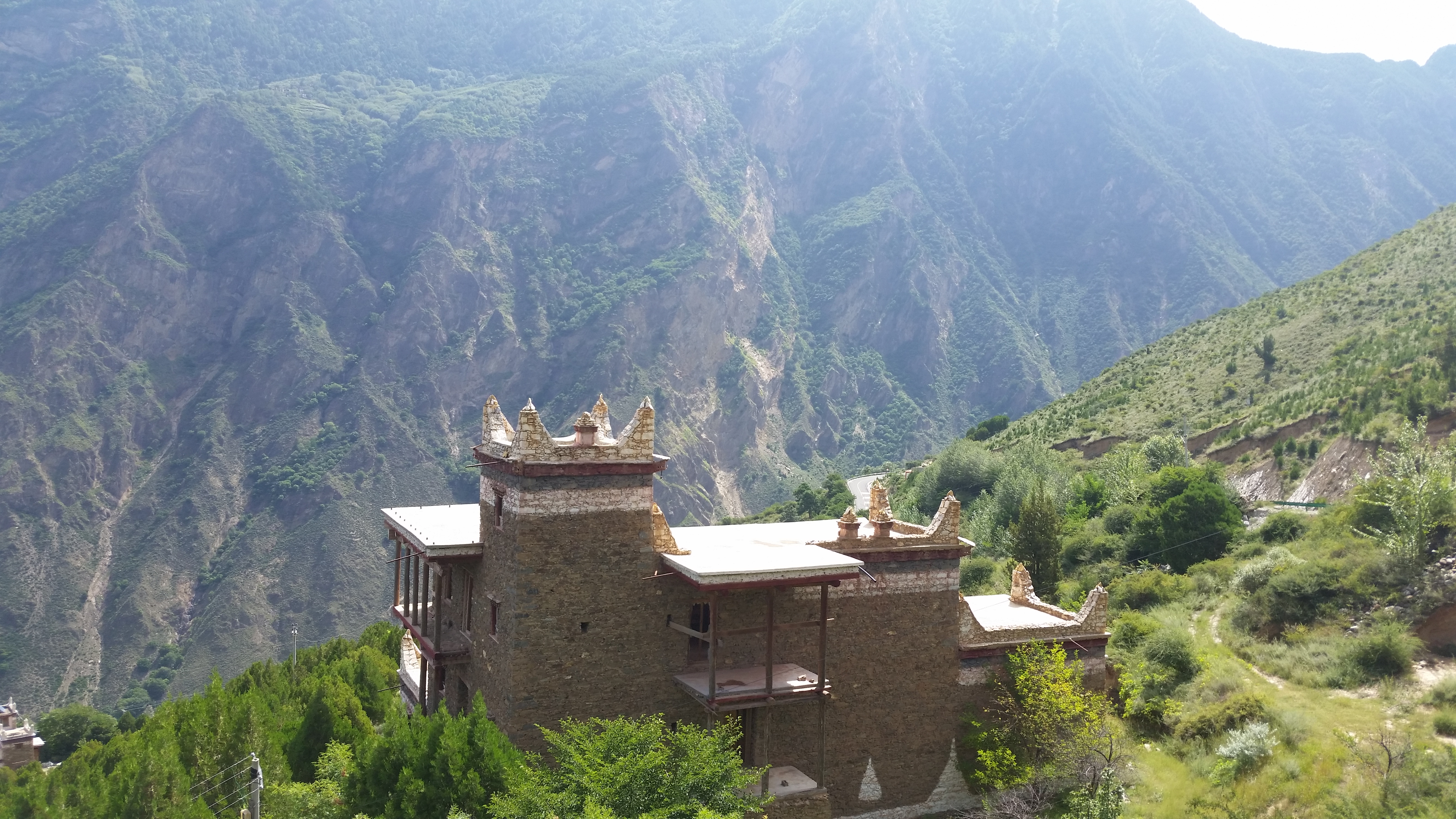 August 24: Danba (丹巴），Jiaju village (甲居） 2180 m altitude Август 24: Данба  (丹巴）, село Дзядзю (甲居）2180 м височина