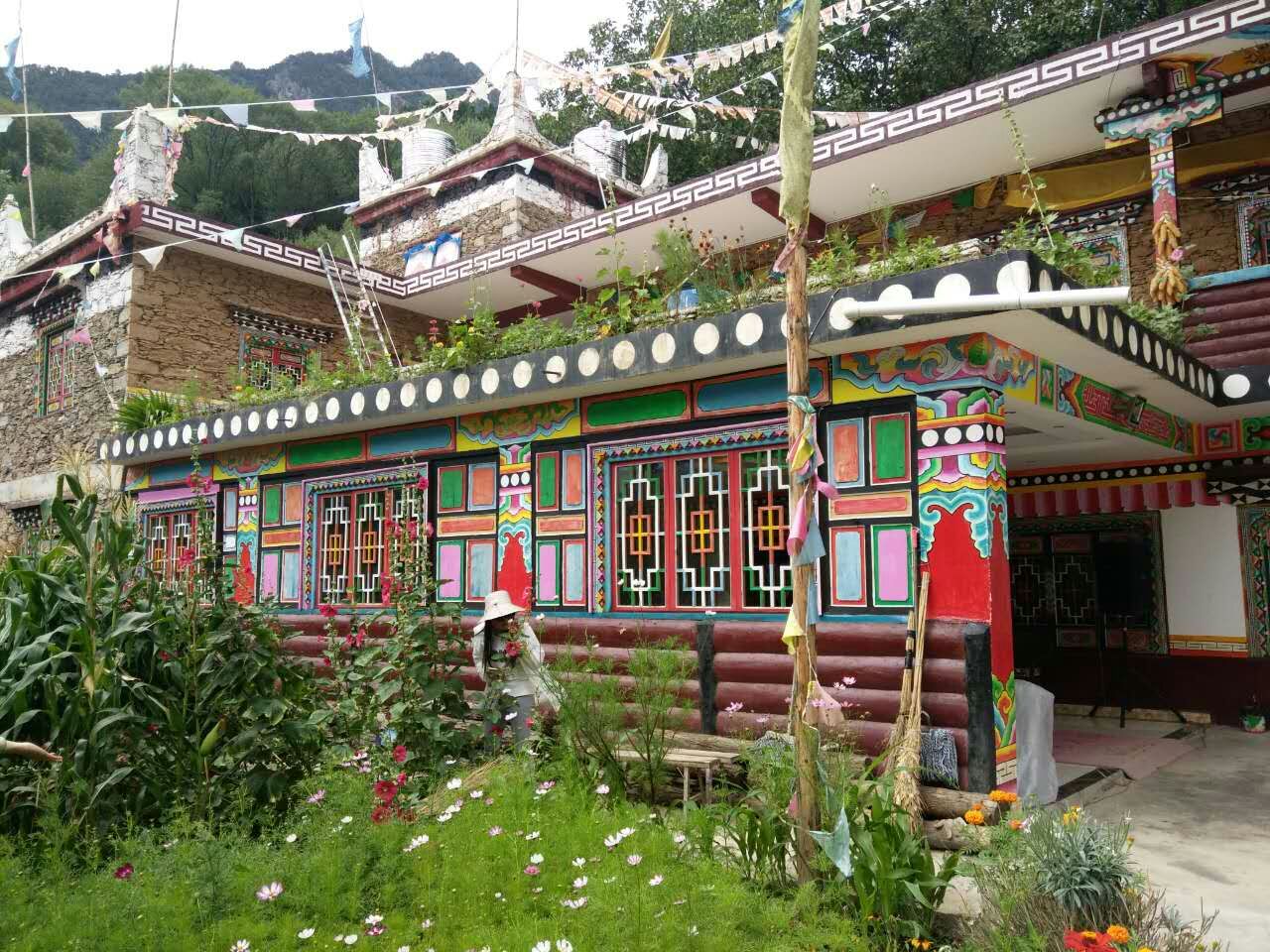 August 24: Danba (丹巴），Jiaju village (甲居） 2180 m altitude Август 24: Данба  (丹巴）, село Дзядзю (甲居）2180 м височина