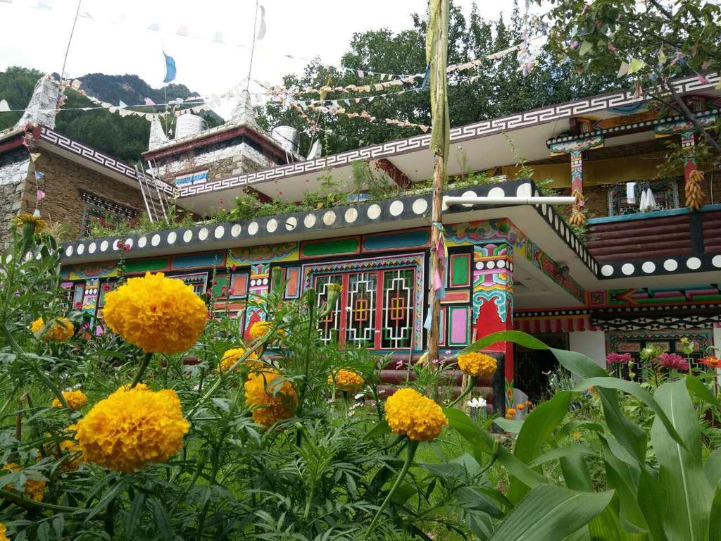 August 24: Danba (丹巴），Jiaju village (甲居） 2180 m altitude Август 24: Данба  (丹巴）, село Дзядзю (甲居）2180 м височина