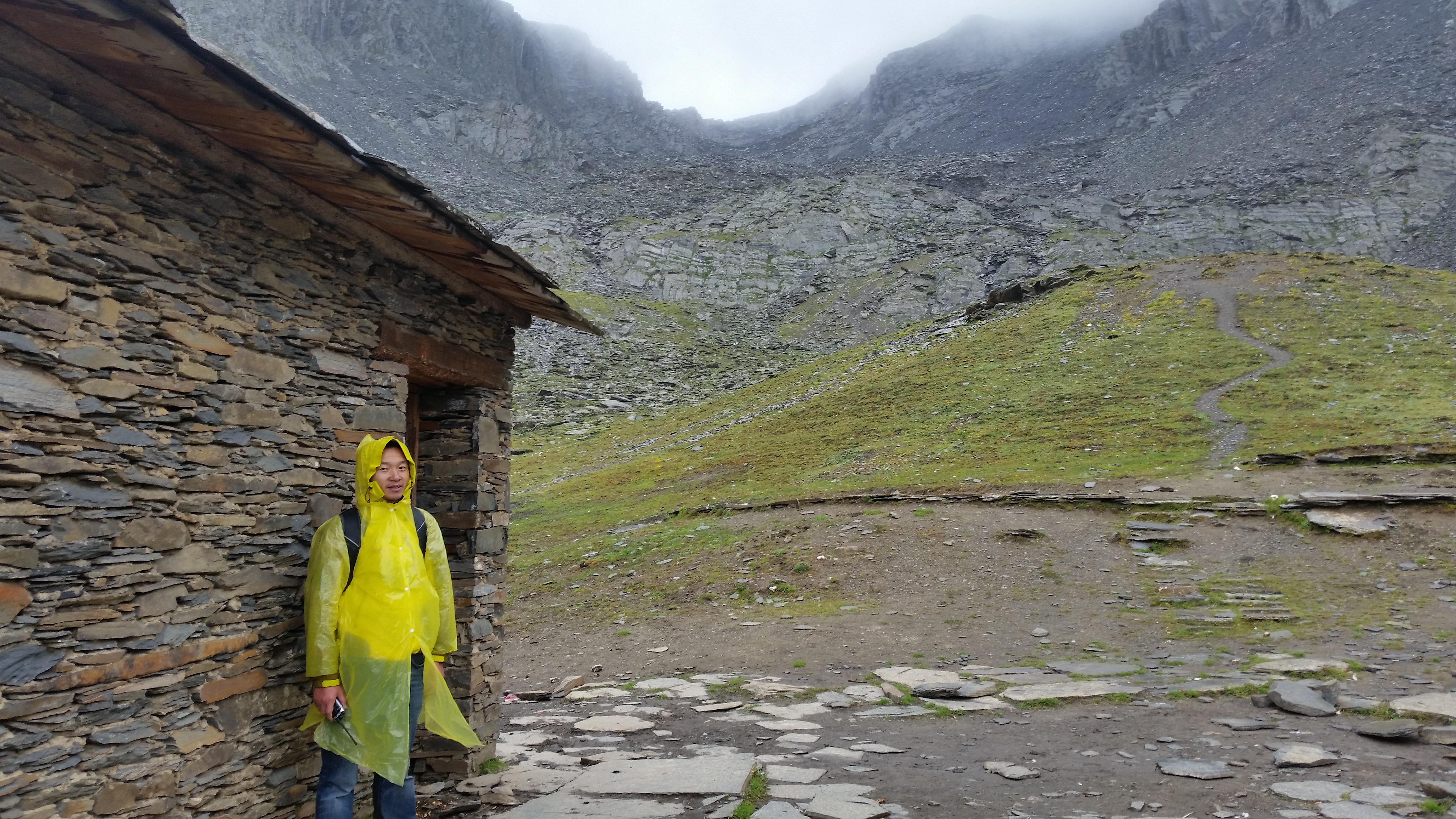 August 25: Mt. Four Sisters (Siguniang, 四姑娘山）, 4450 m altitude, in the circus Август 25: Планината Четирите сестри (Siguniang, 四