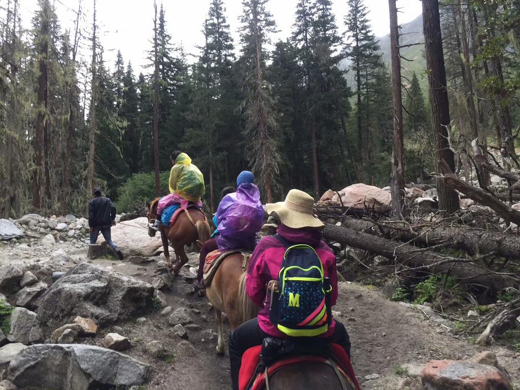 August 25: Mt. Four Sisters (Siguniang, 四姑娘山）, Changping valley (长坪沟）3400 to 3800 m altitude Август 25: Планината Четирите сестр