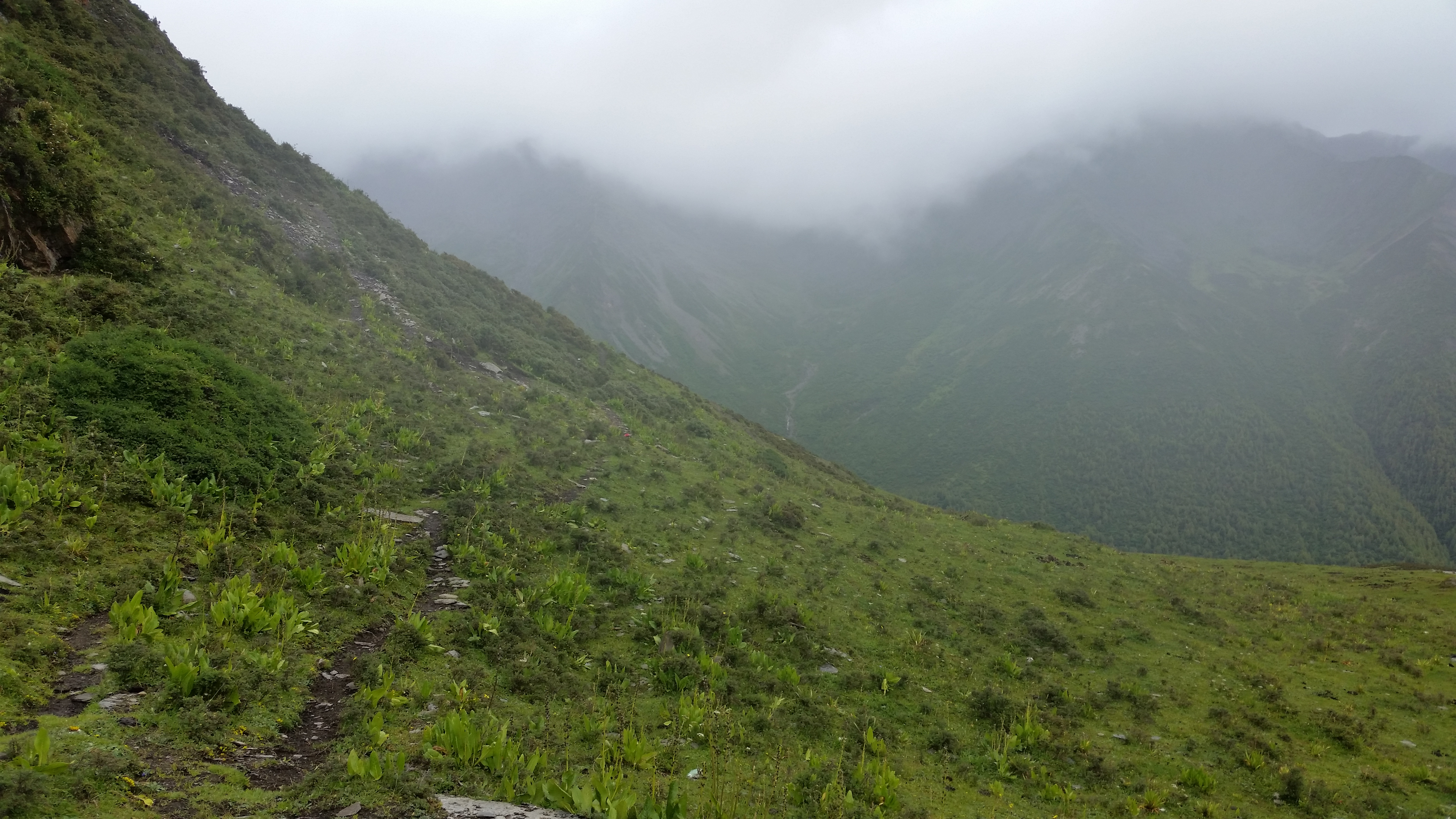 August 25: Mt. Four Sisters (Siguniang, 四姑娘山）, 4230 m altitude, to Haizigou valley  Август 25: Планината Четирите сестри (Siguni