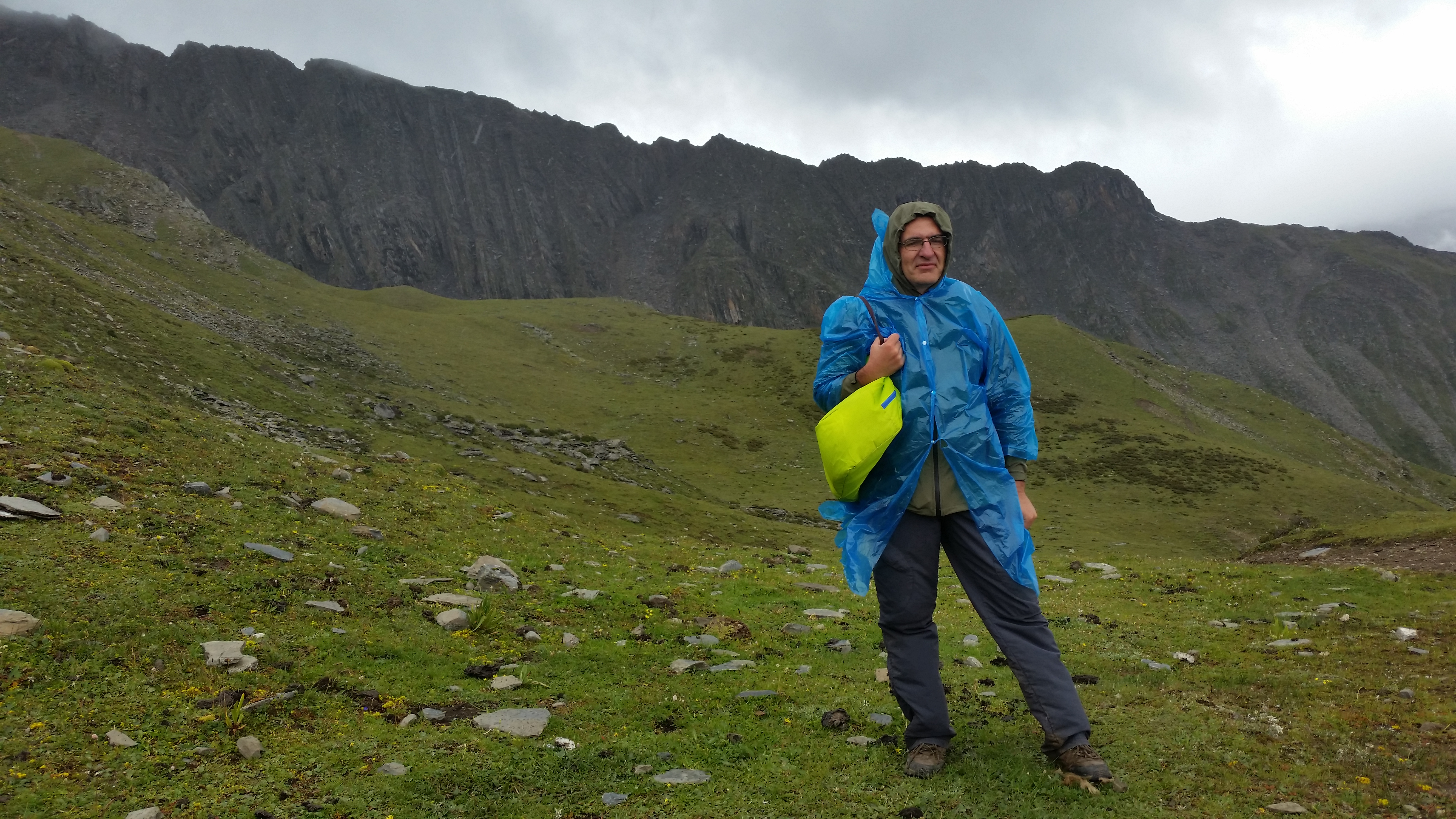 August 25: Mt. Four Sisters (Siguniang, 四姑娘山）, 4460 m altitude, on the summit Август 25: Планината Четирите сестри (Siguniang, 四