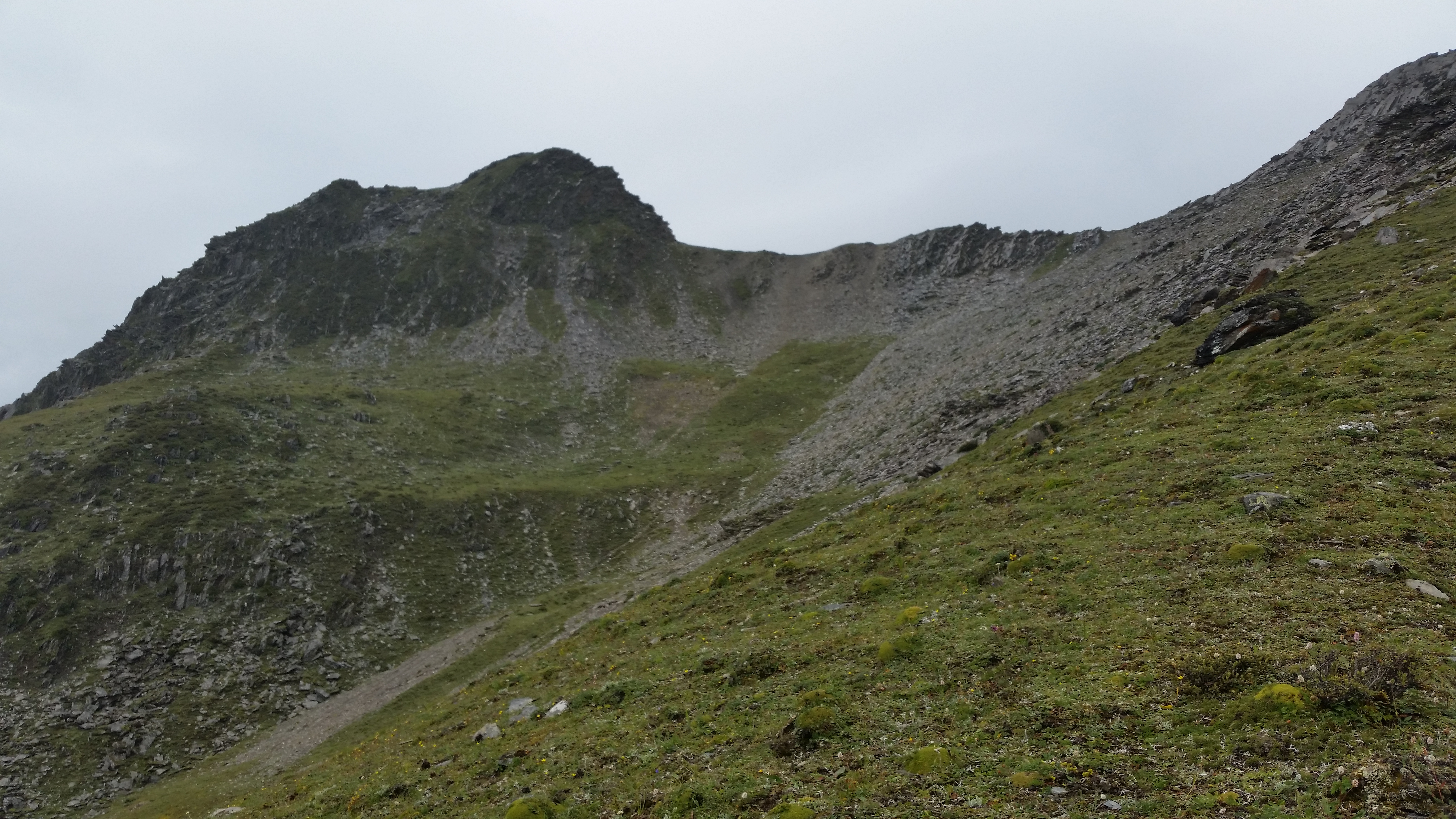 August 25: Mt. Four Sisters (Siguniang, 四姑娘山）, 4510 m altitude, on the summit Август 25: Планината Четирите сестри (Siguniang, 四