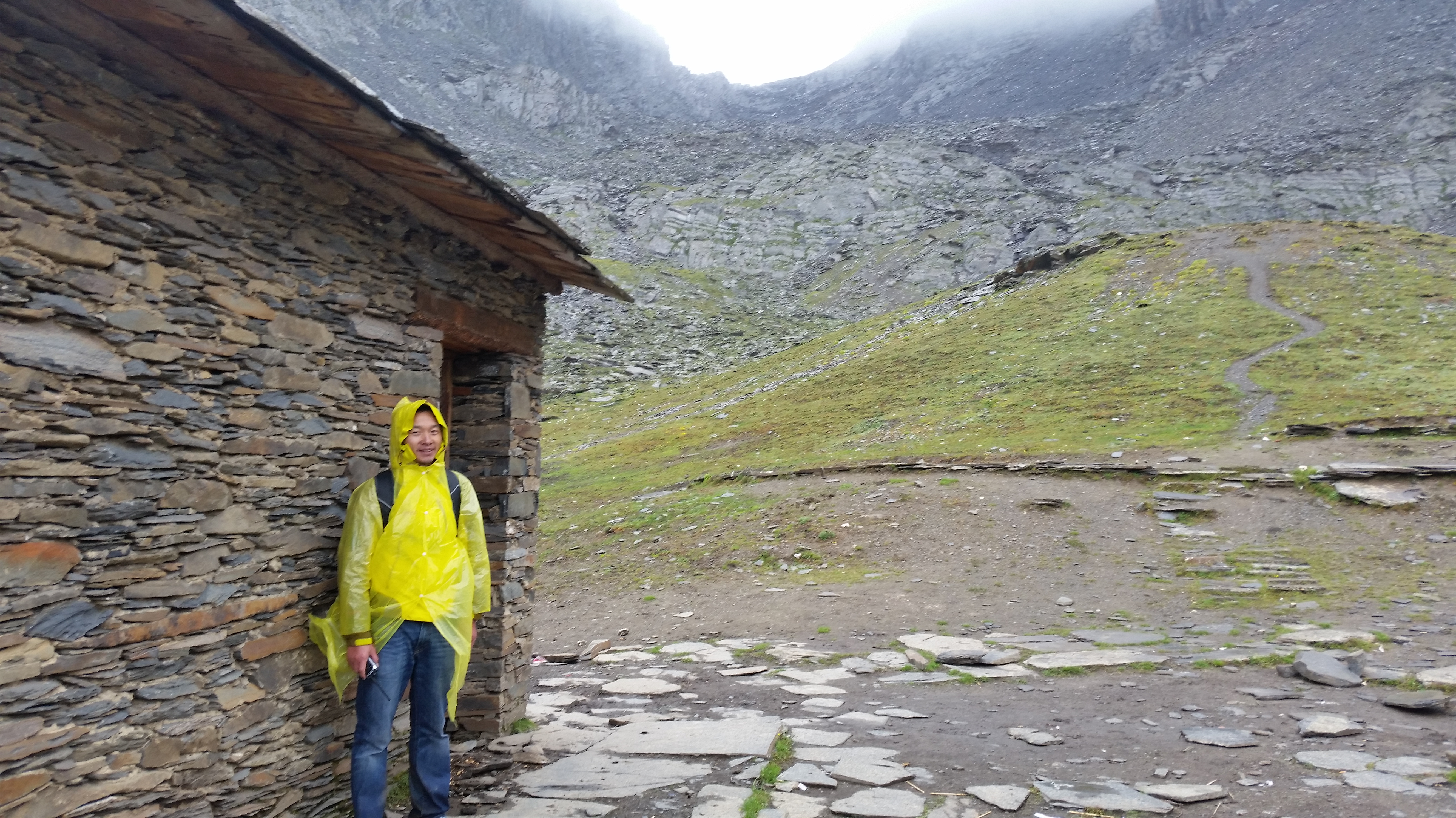 August 25: Mt. Four Sisters (Siguniang, 四姑娘山）, 4450 m altitude, in the circus Август 25: Планината Четирите сестри (Siguniang, 四