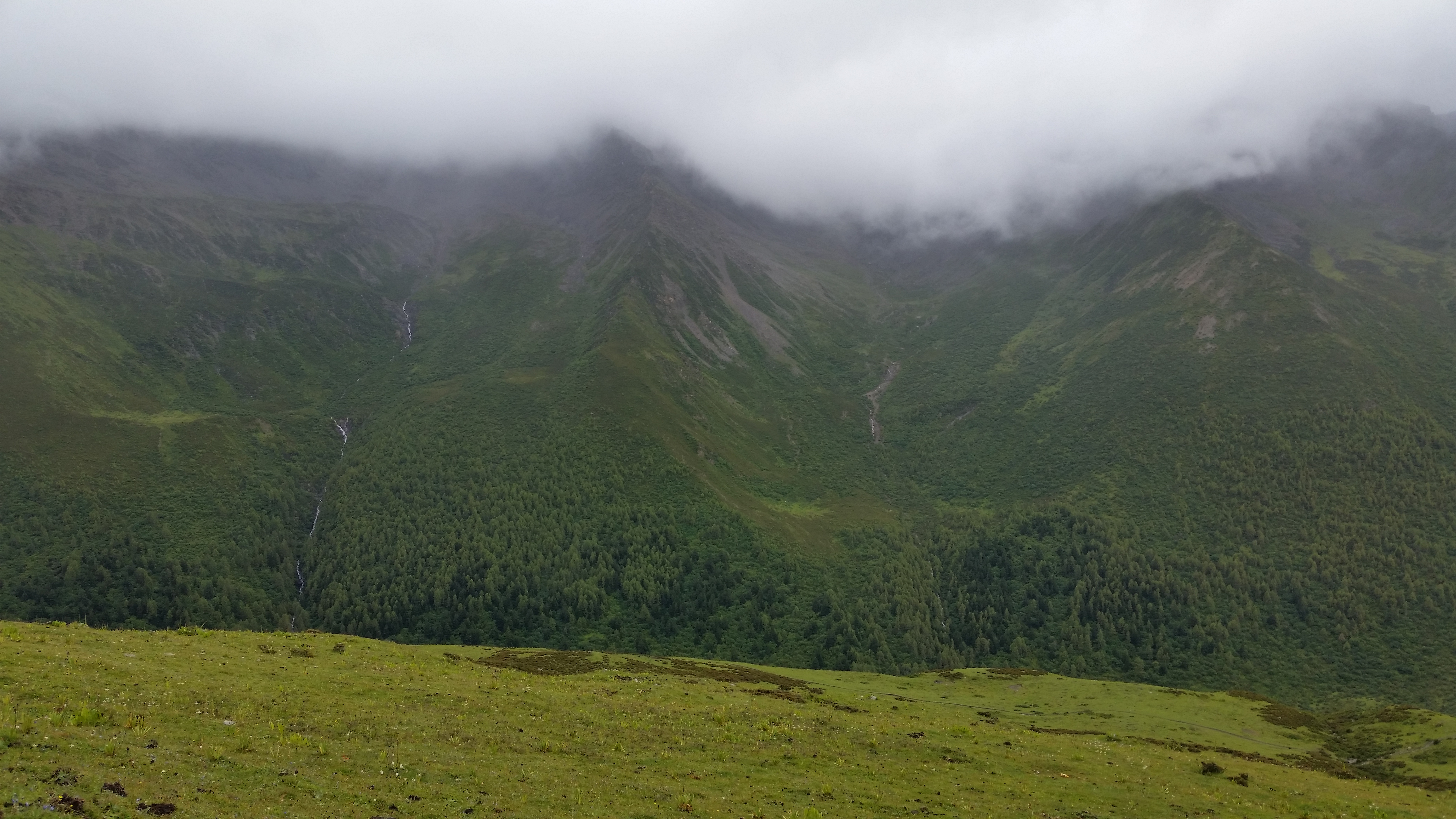 August 25: Mt. Four Sisters (Siguniang, 四姑娘山）, 4180 m altitude, to Haizigou valley  Август 25: Планината Четирите сестри (Siguni