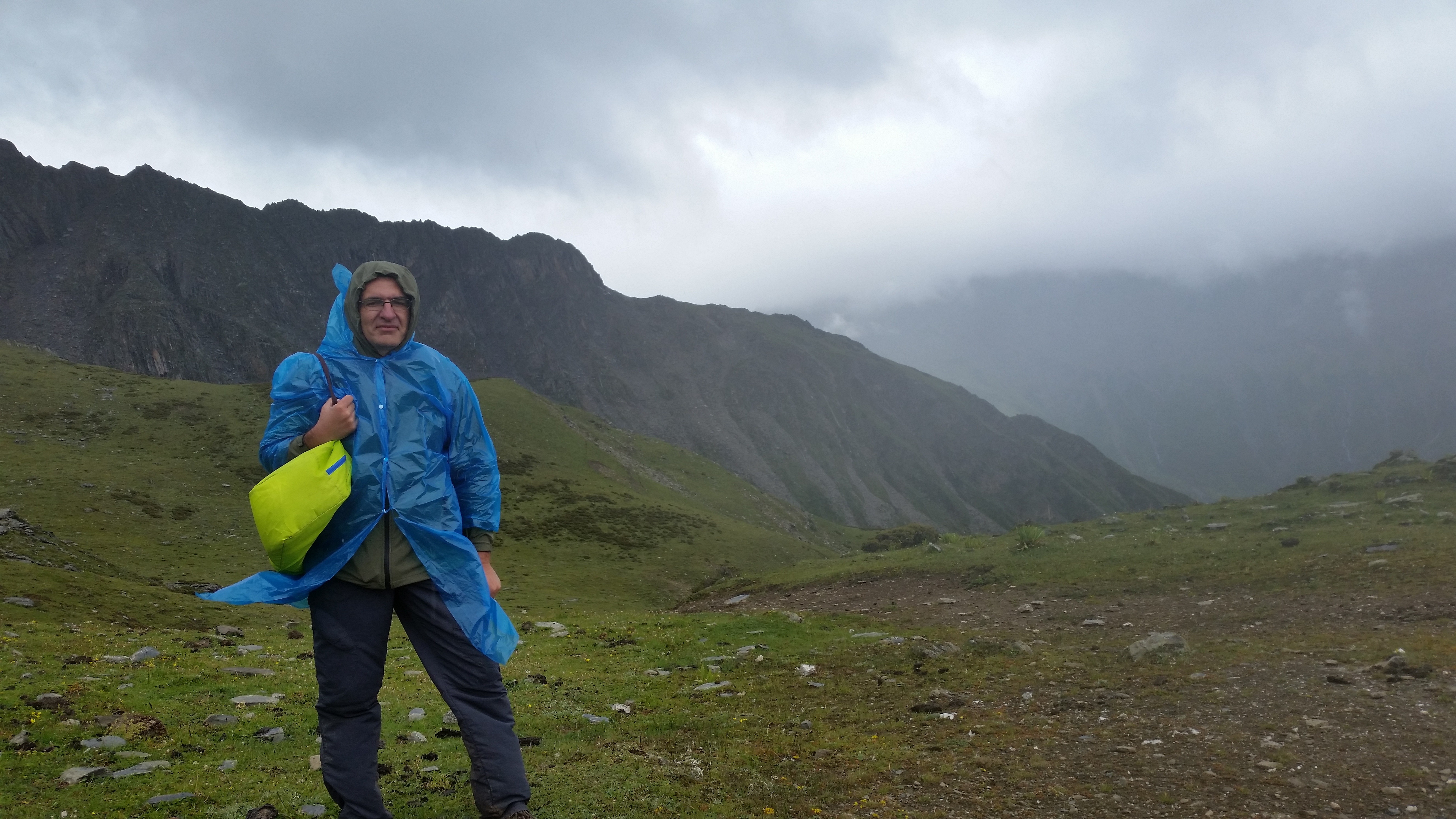 August 25: Mt. Four Sisters (Siguniang, 四姑娘山）, 4460 m altitude, on the summit Август 25: Планината Четирите сестри (Siguniang, 四