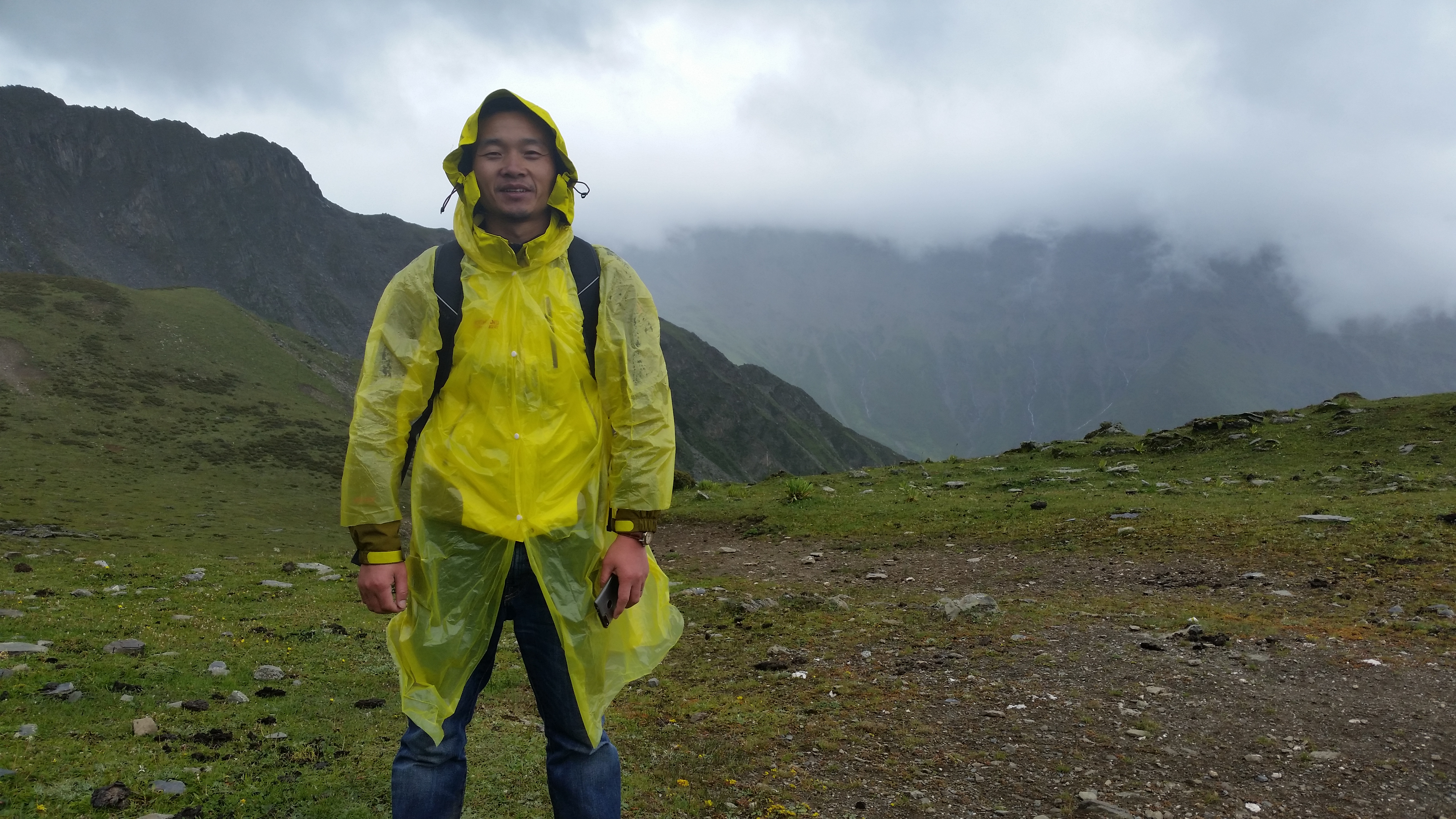 August 25: Mt. Four Sisters (Siguniang, 四姑娘山）, 4460 m altitude, on the summit Август 25: Планината Четирите сестри (Siguniang, 四