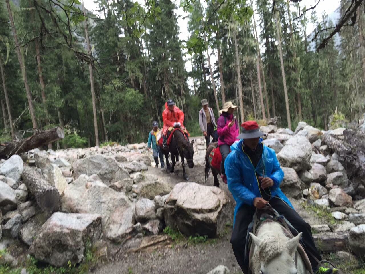 August 25: Mt. Four Sisters (Siguniang, 四姑娘山）, Changping valley (长坪沟）3400 to 3800 m altitude Август 25: Планината Четирите сестр