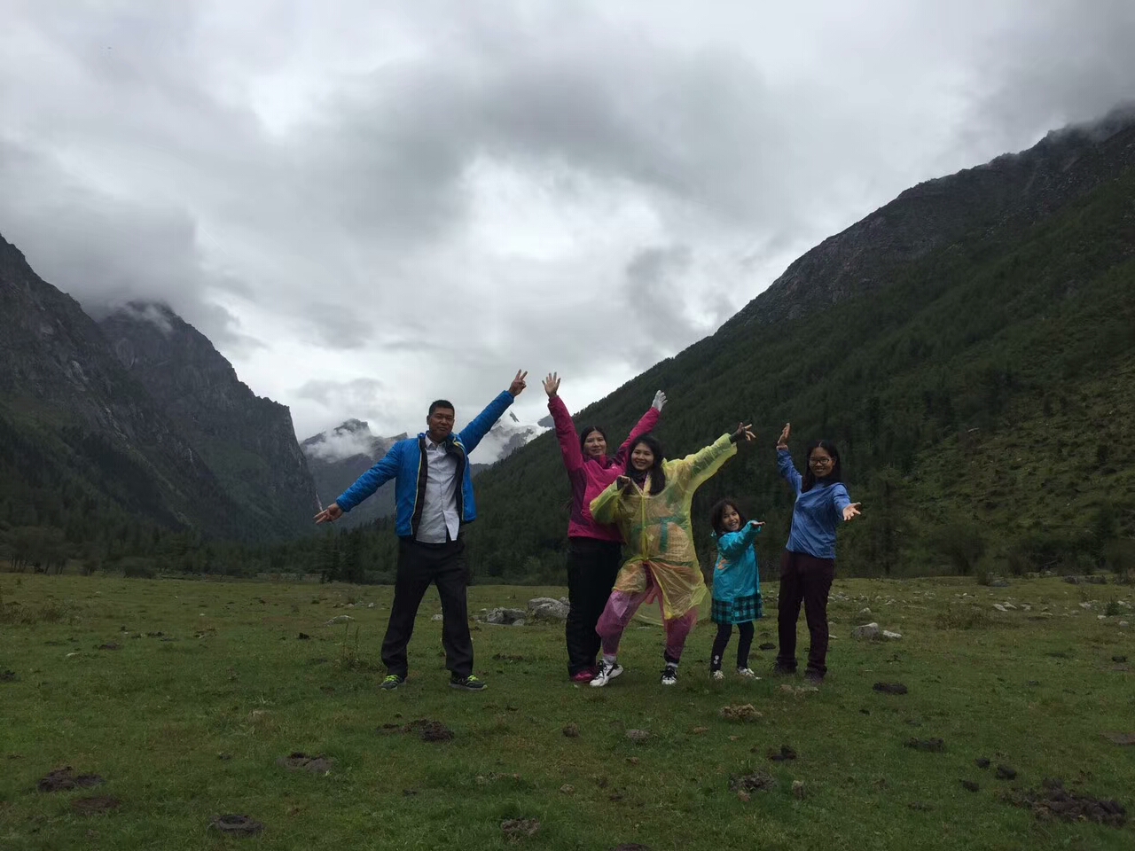 August 25: Mt. Four Sisters (Siguniang, 四姑娘山）, Changping valley (长坪沟）3400 to 3800 m altitude Август 25: Планината Четирите сестр