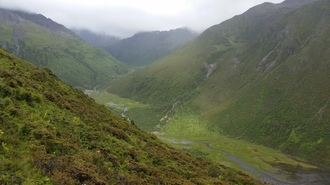 August 25: Mt. Four Sisters (Siguniang, 四姑娘山）, 4070 m altitude, to Haizigou valley  Август 25: Планината Четирите сестри (Siguni