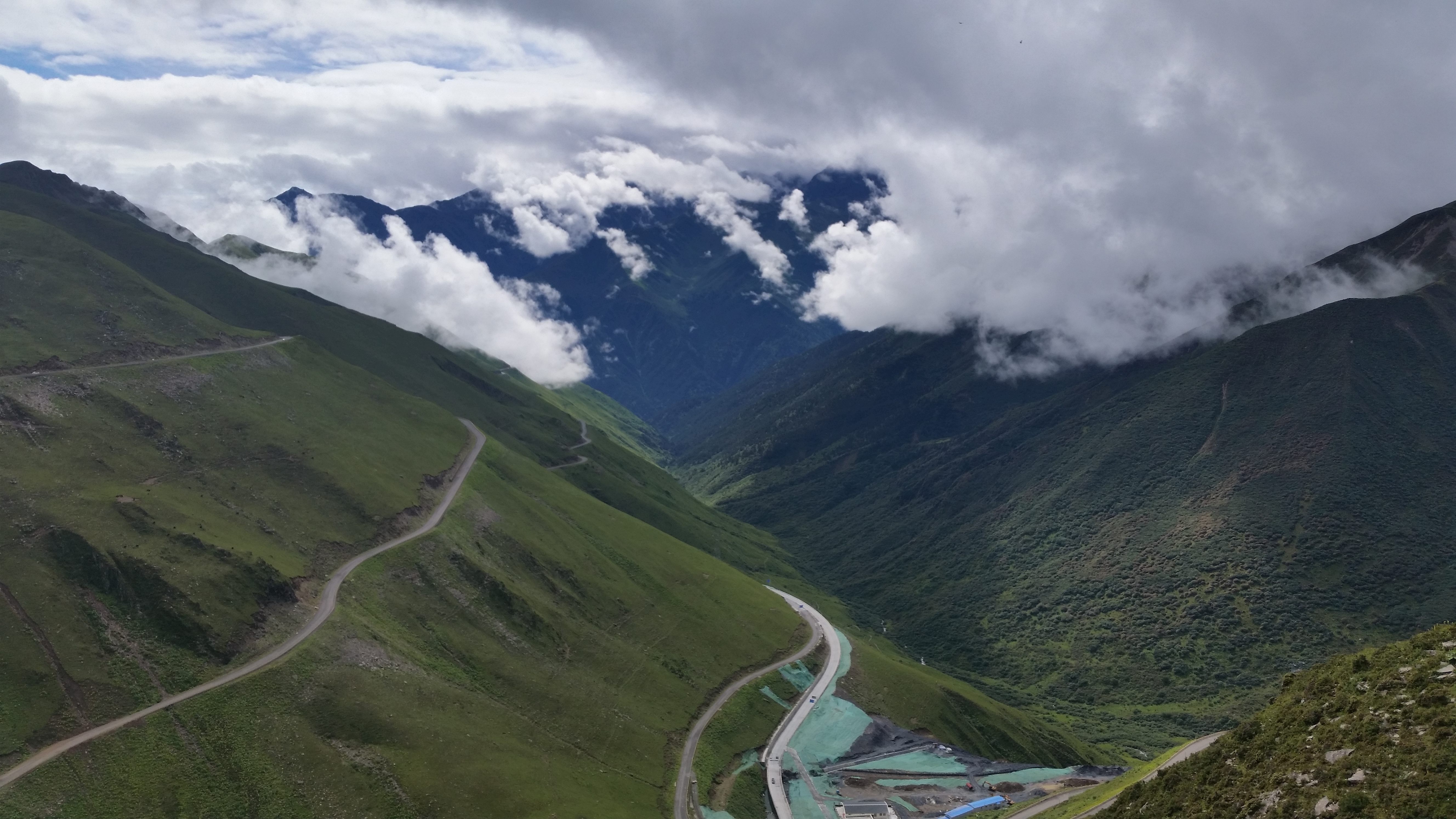 August 26: From Rilong (日隆）to Chengdu (成都），4210 m altitude Август 26: От Рълонг （日隆）към Чънду (成都) , 4210 м височина