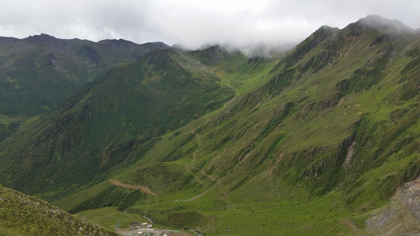 August 26: From Rilong (日隆）to Chengdu (成都），4210 m altitude Август 26: От Рълонг （日隆）към Чънду (成都) , 4210 м височина