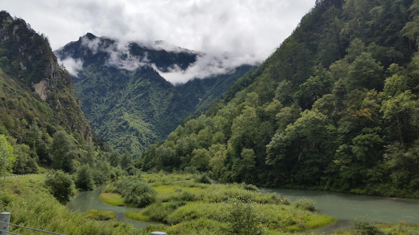 August 26: From Rilong (日隆）to Chengdu (成都），2650 m altitude Август 26: От Рълонг （日隆）към Чънду (成都) , 2650 м височина