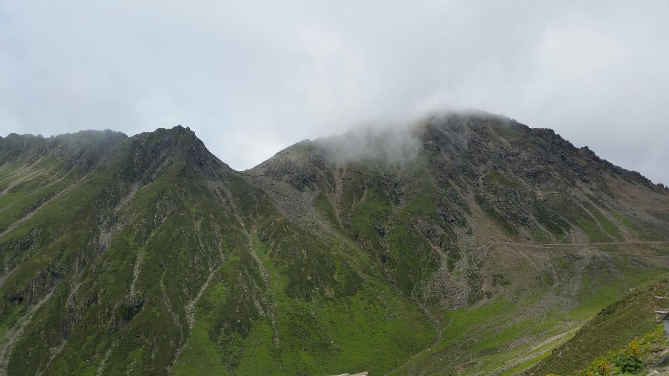 August 26: From Rilong (日隆）to Chengdu (成都），4210 m altitude Август 26: От Рълонг （日隆）към Чънду (成都) , 4210 м височина