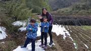 Passing the mountains of North Zhejiang, with a little snow
Преминавайки през планините на северен Дзъдзян, с малко сняг