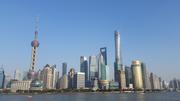 In Shanghai, walk on The Bund
В Шанхай, разходка по крайбрежната Панорамна алея