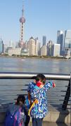 In Shanghai, walk on The Bund
В Шанхай, разходка по крайбрежната Панорамна алея