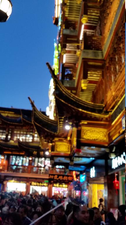 Shanghai- in the Old quarter and Yu garden
Шанхай- в Стария квартал и градината Ю