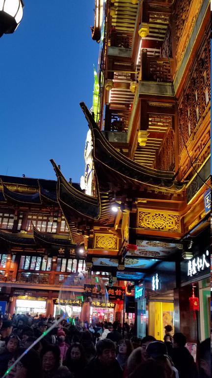 Shanghai- in the Old quarter and Yu garden
Шанхай- в Стария квартал и градината Ю