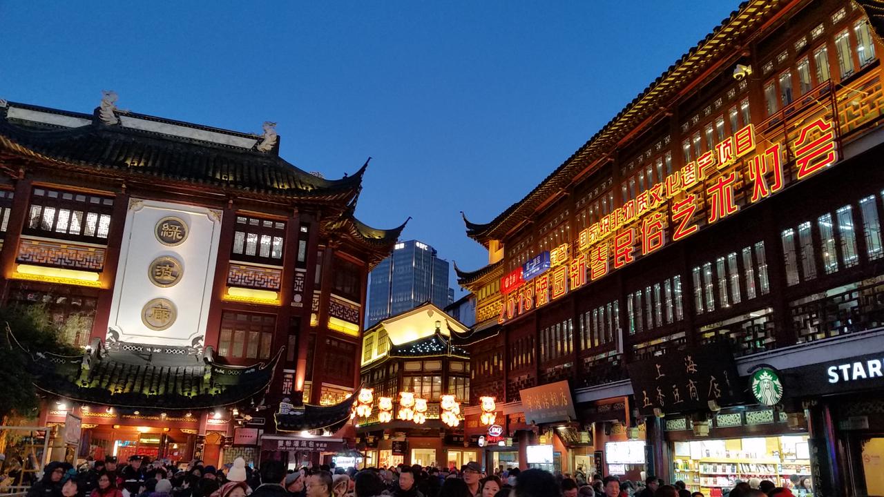 Shanghai- in the Old quarter and Yu garden
Шанхай- в Стария квартал и градината Ю