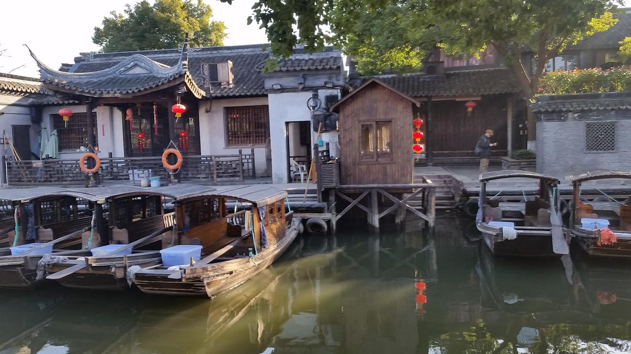 A walk in Xitang Old town Разходка из стария град Ситанг 