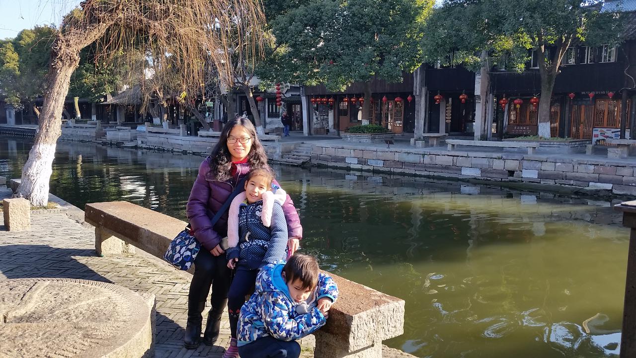 A walk in Xitang Old town Разходка из стария град Ситанг 