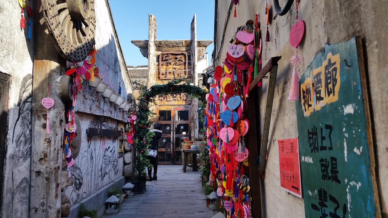 A walk in Xitang Old town Разходка из стария град Ситанг 