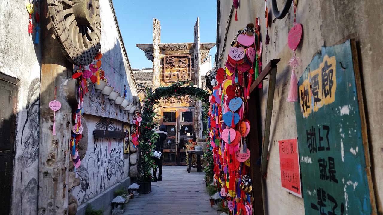 A walk in Xitang Old town Разходка из стария град Ситанг 