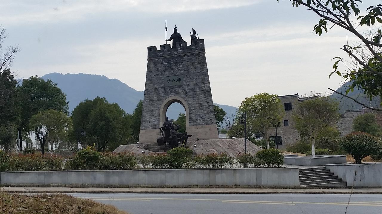 In the Old village NiebaduВ старинното село Ниебаду 