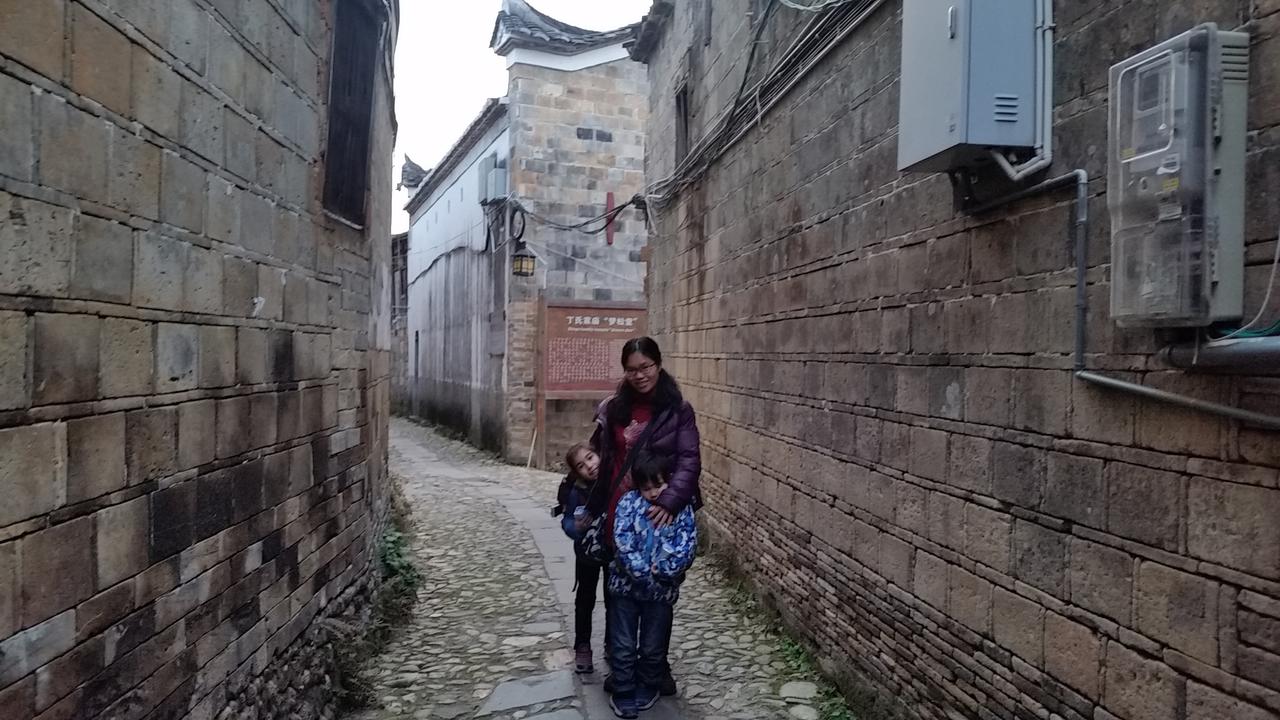 A walk in Heping (Peace) town Разходка в град Хъпинг (Мир)