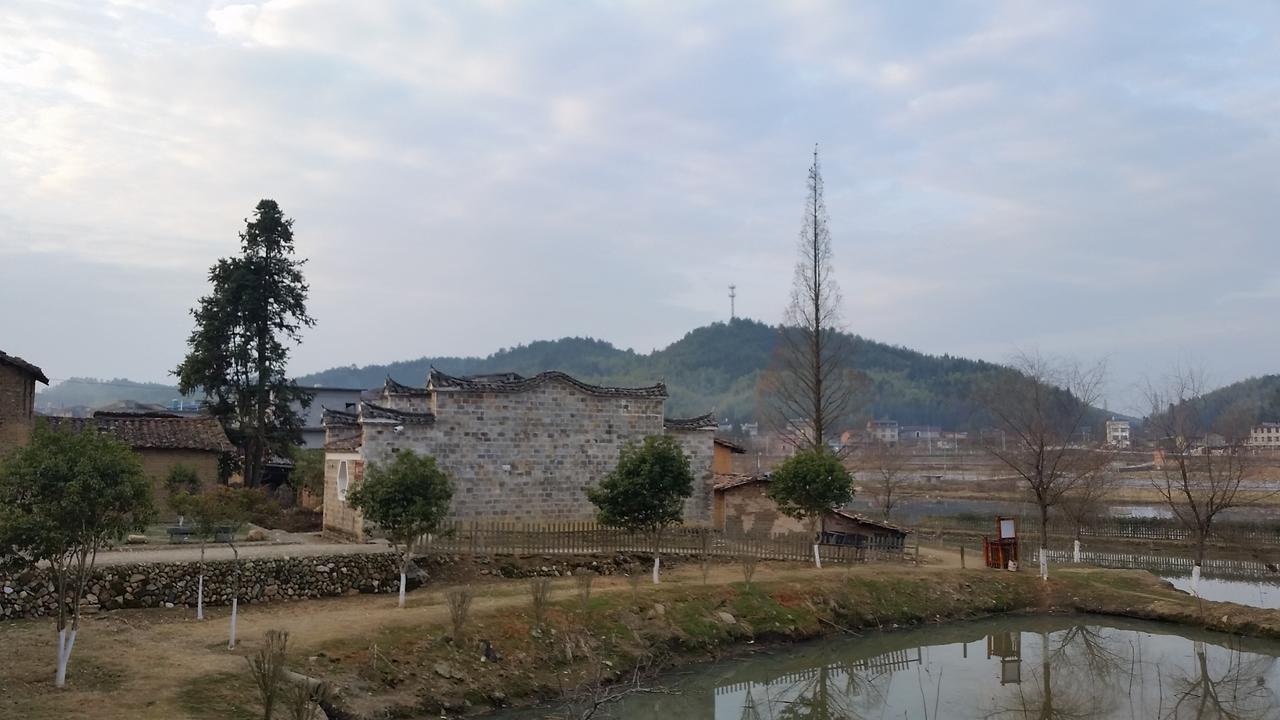 A walk in Heping (Peace) town Разходка в град Хъпинг (Мир)