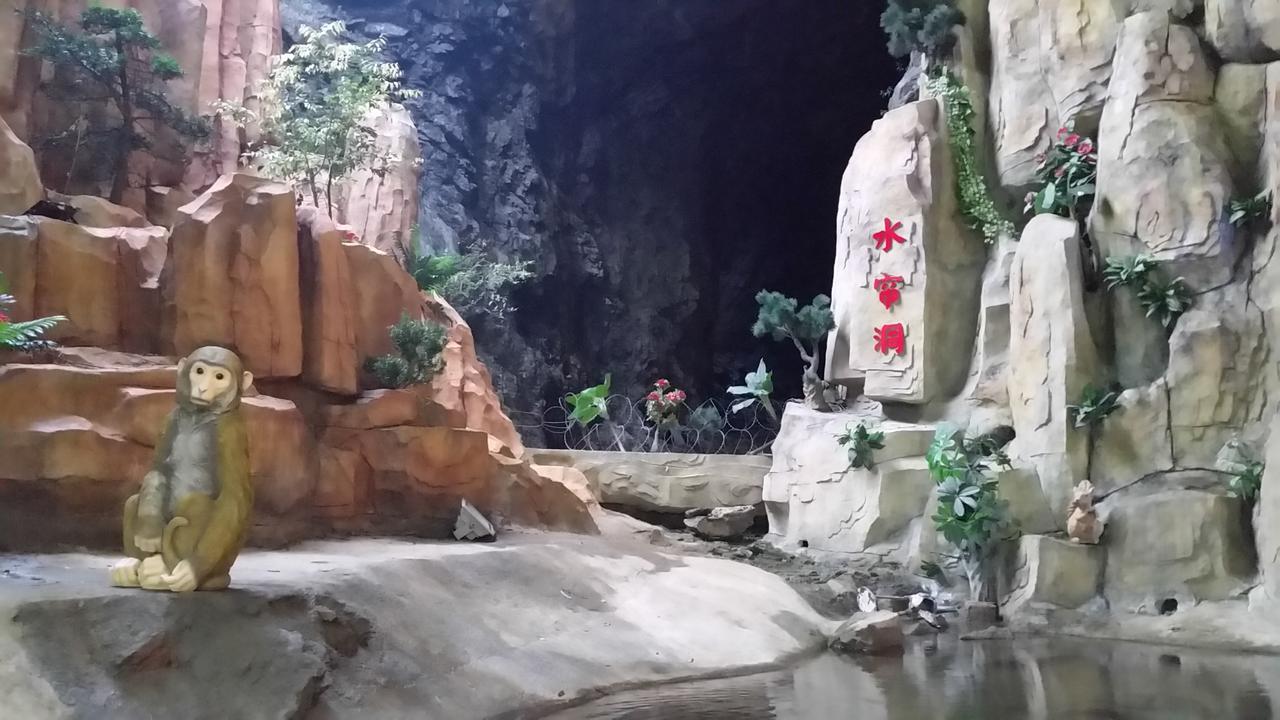 Yangshan- in the Cave restaurant
Янгшан- в Пещерния ресторант