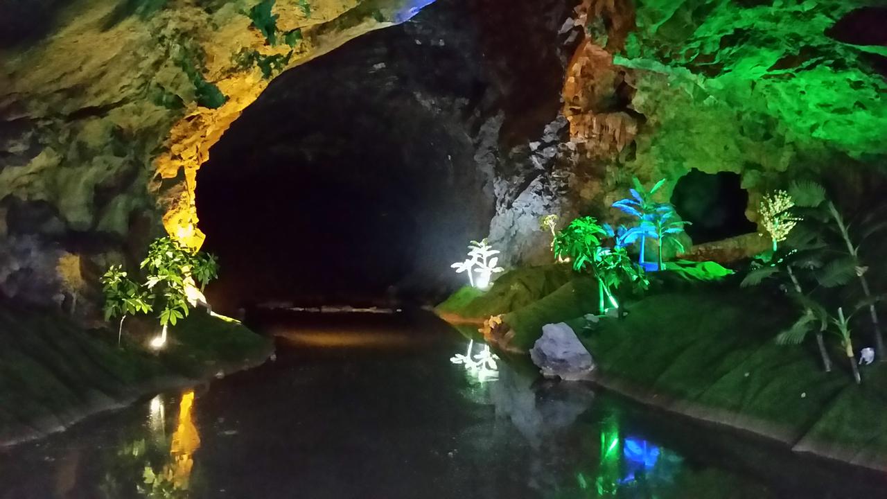 Yangshan- in the Cave restaurant
Янгшан- в Пещерния ресторант