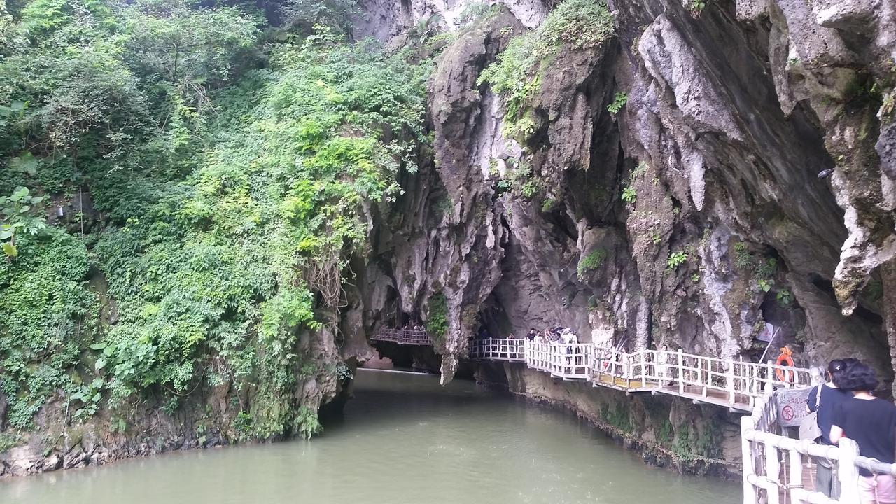 Yingxi- Tongtian underground river caveИнгси- пещерата с подземна река Тонгтиен