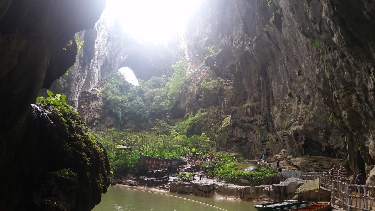 Yingxi- Tongtian underground river caveИнгси- пещерата с подземна река Тонгтиен